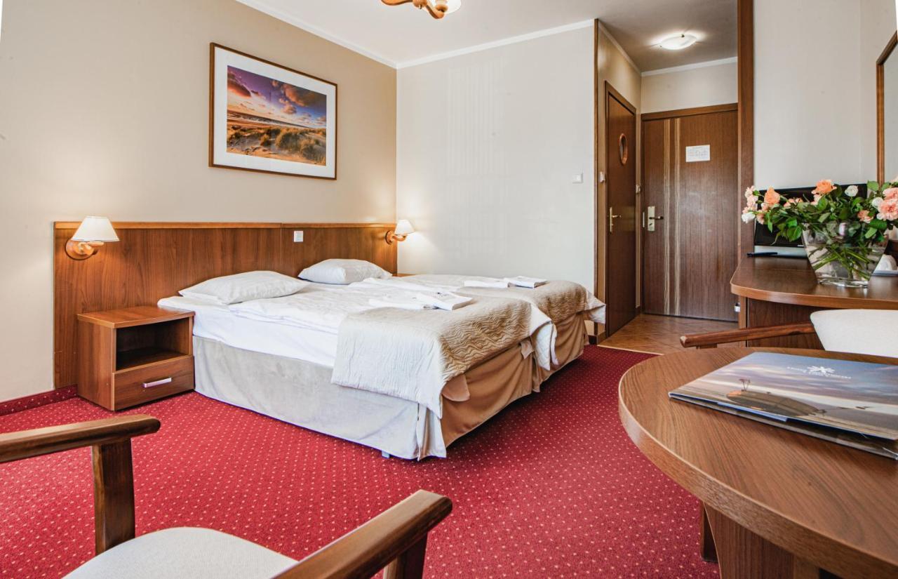 Hotel Nadmorski Łeba Extérieur photo